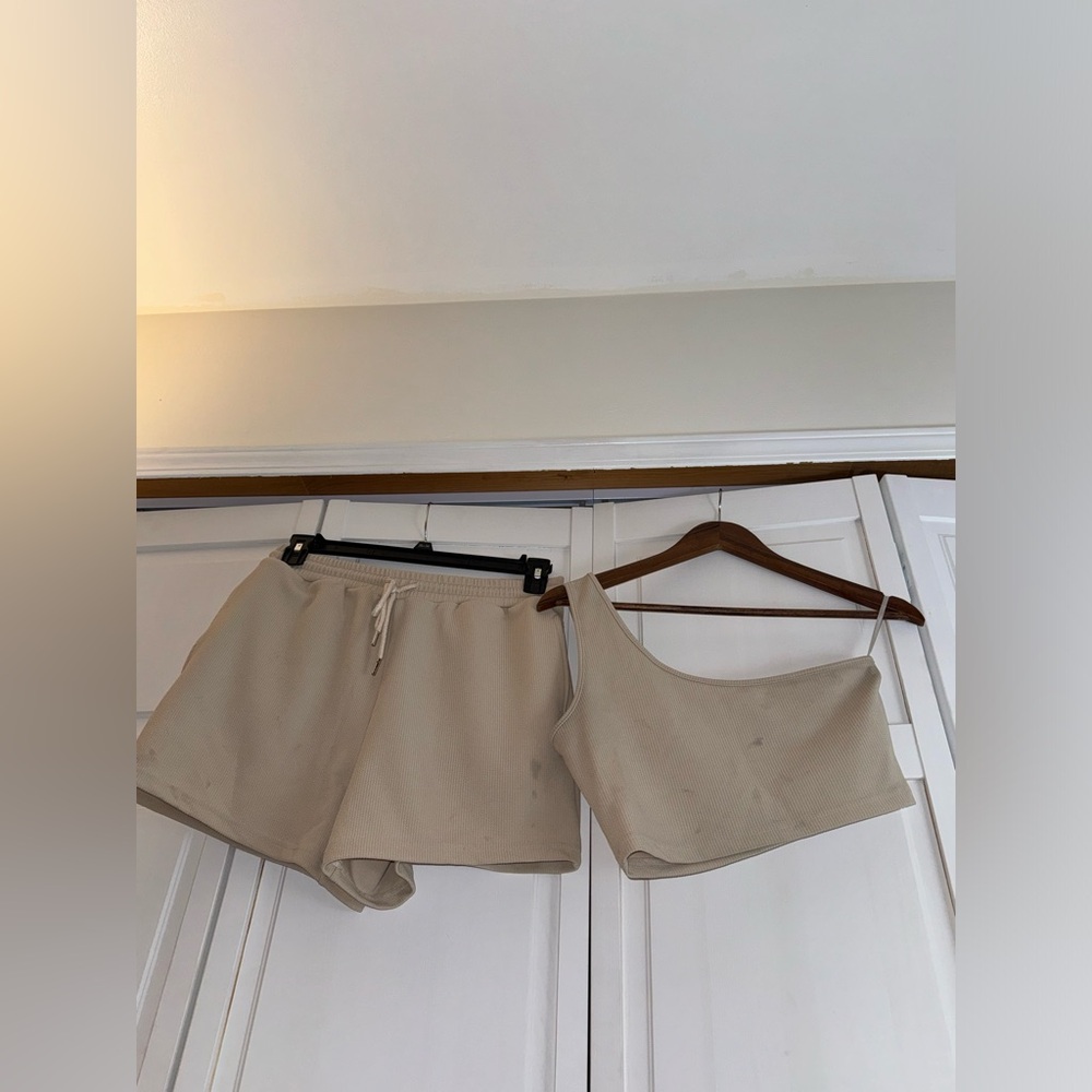 Matching creme set